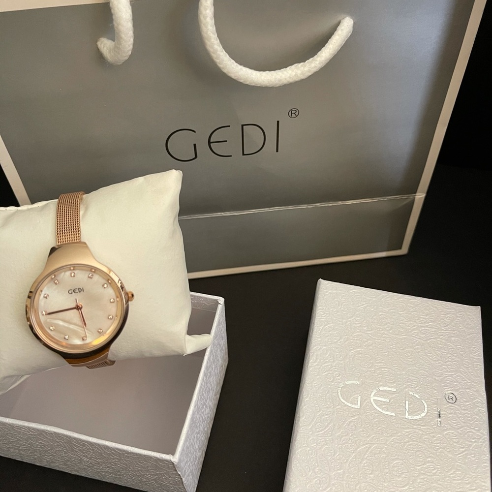 New Woman’s fashion watch. Bling bling